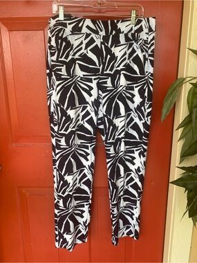 Chico’s Black & White Abstract Print Stretch Pants